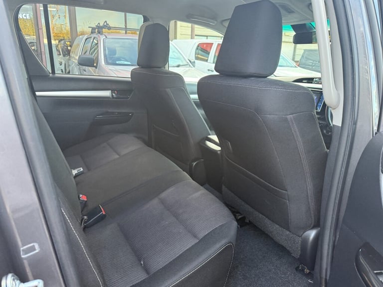 2018 Toyota Hilux Invincible D/Cab Pick Up 2.4 D-4D PICK UP DIESEL Manual