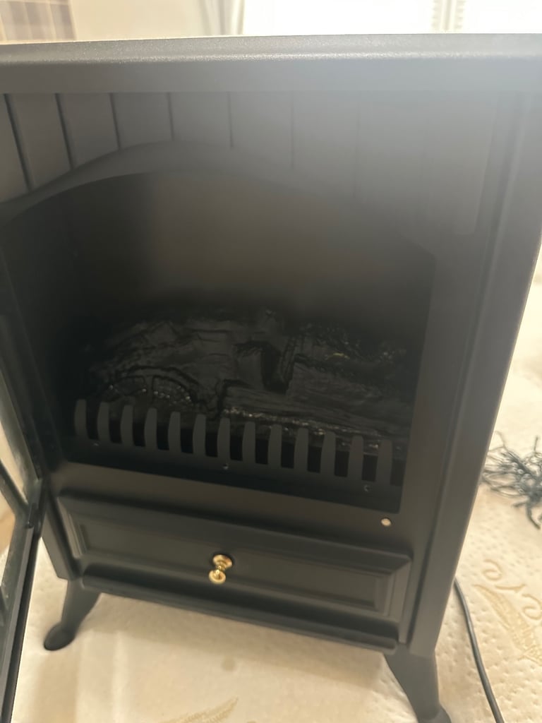 Electric flame effect heater