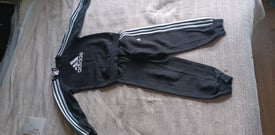 Boys Adidas tracksuit 7-8 open to offers not free 