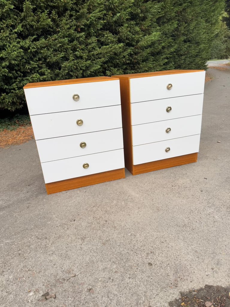 Chest of drawers for £90(we can deliver)