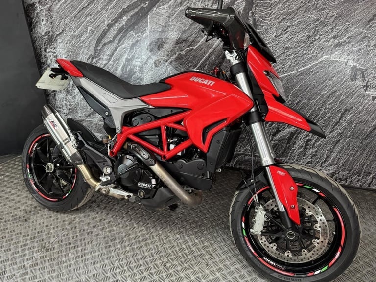 DUCATI HYPERMOTARD 821 2015