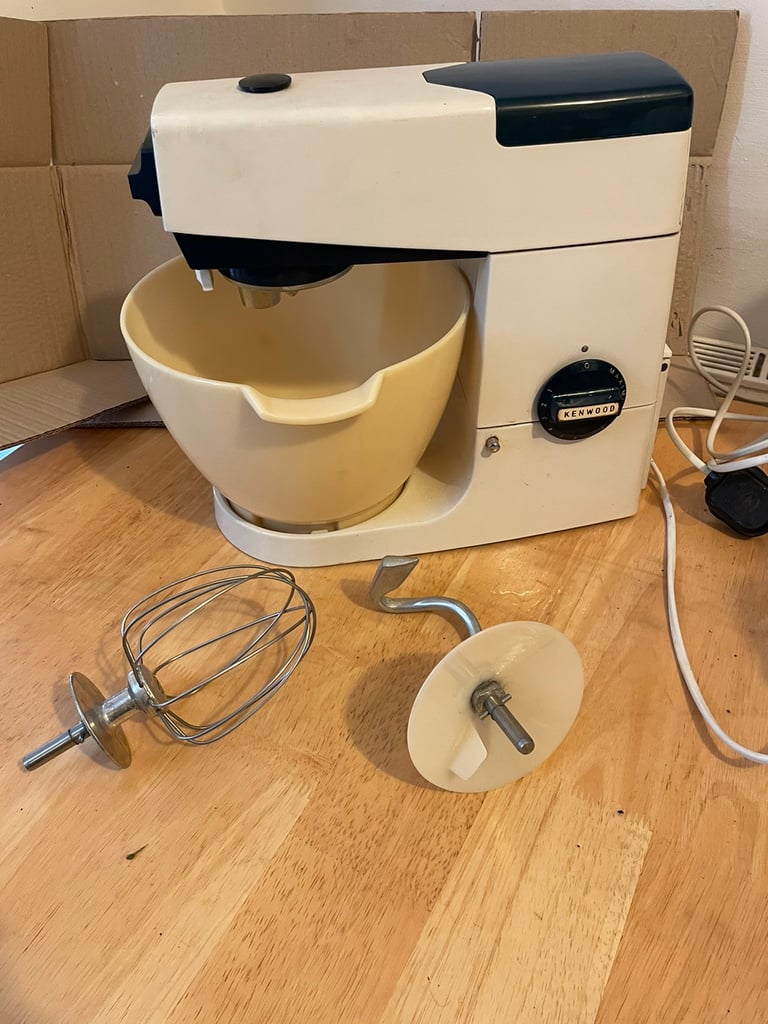 Vintage Kenwood Chef A701A With Whisk & Daugh hook Attachments