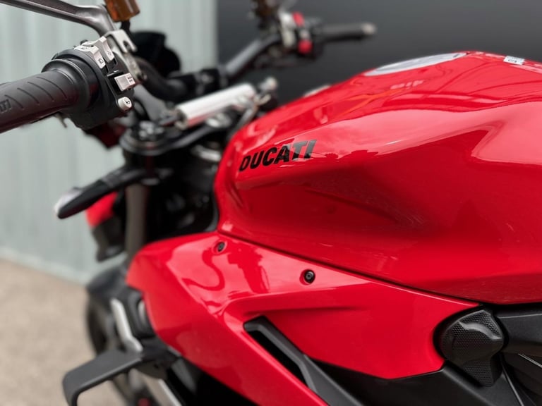 2022/71 Ducati Street Fighter V2 Motorcycle 