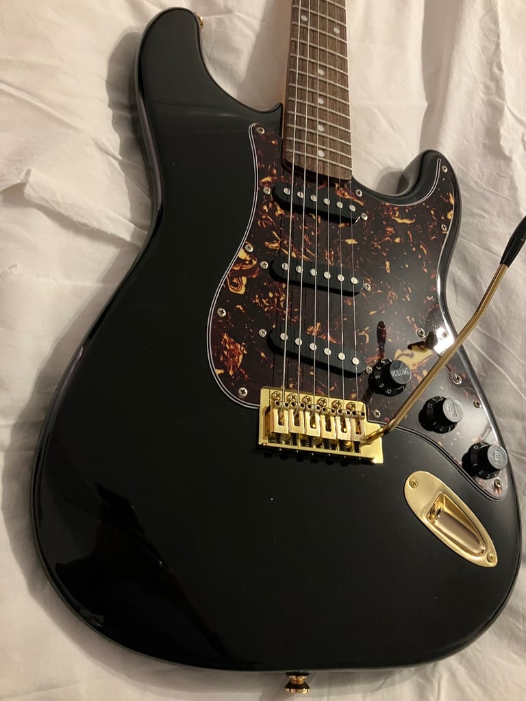 2006 Squier Affinity Stratocaster, Black & Gold Hardware
