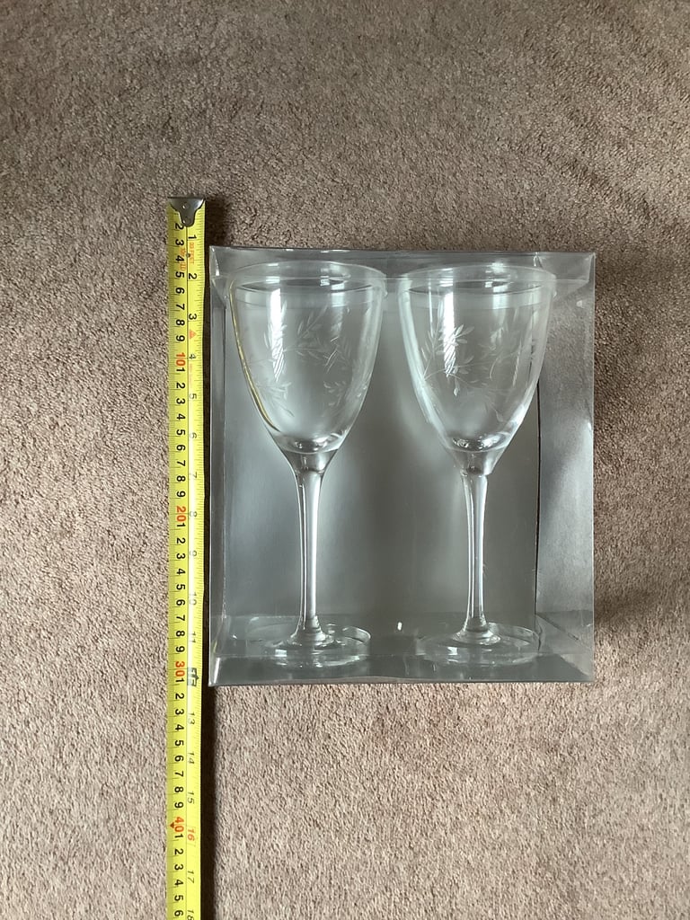 New Boxed Wine Glasses with Leaf Design