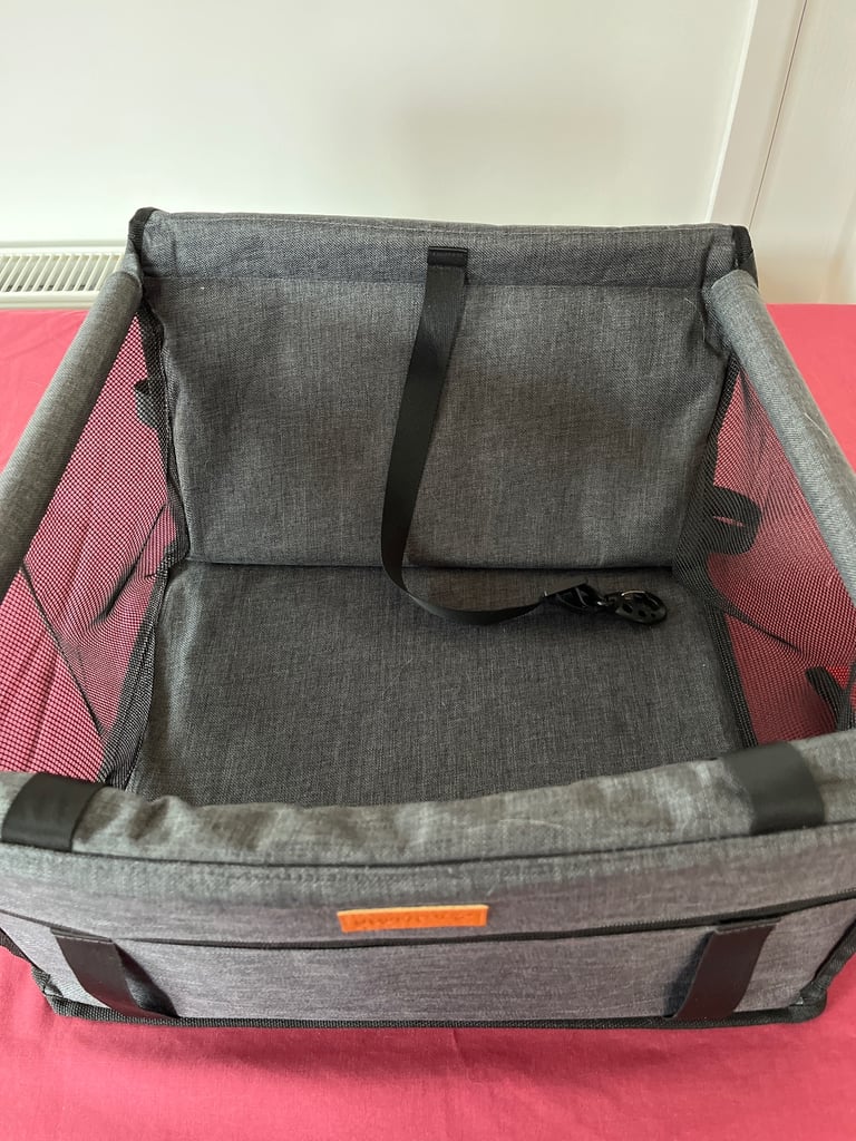 Small/small medium dog/puppy carrier for car