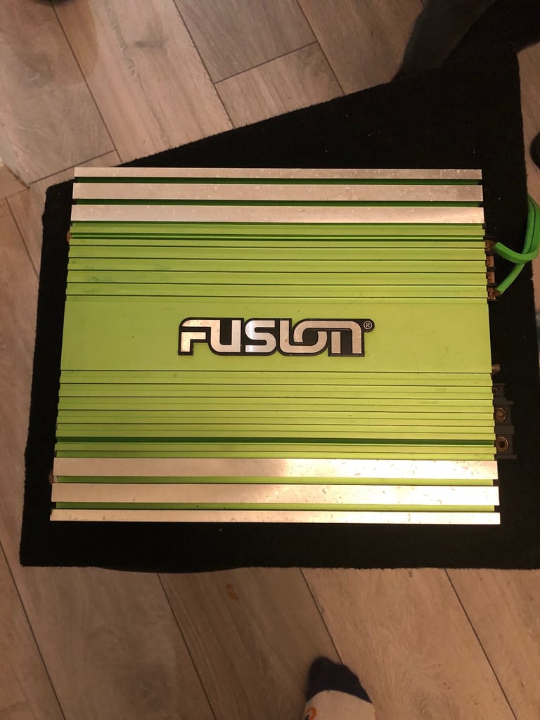 Fusion subwoofer and amp 