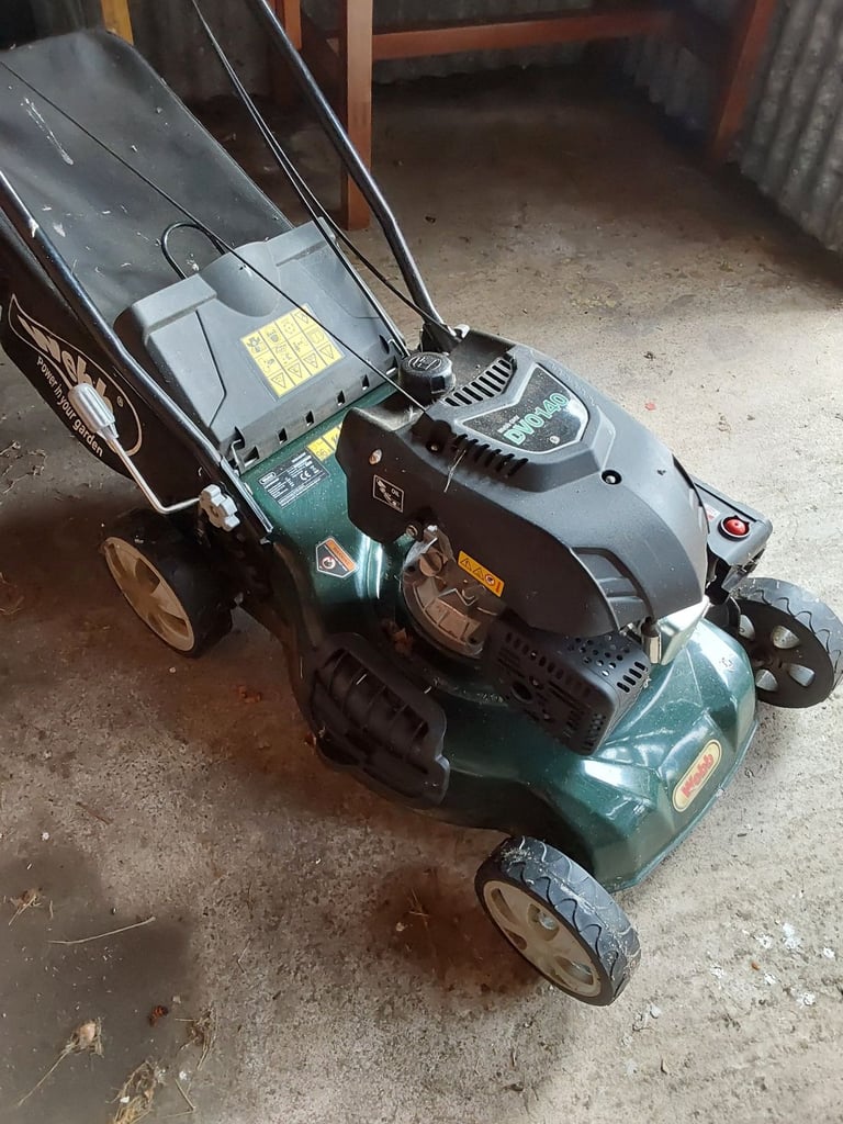 Webb WER460 SP 18"/46cm petrol lawnmower.