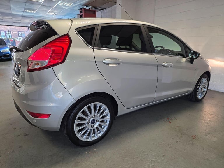  Ford Fiesta 1.6 Titanium Powershift Euro 5 5dr Petrol Automatic