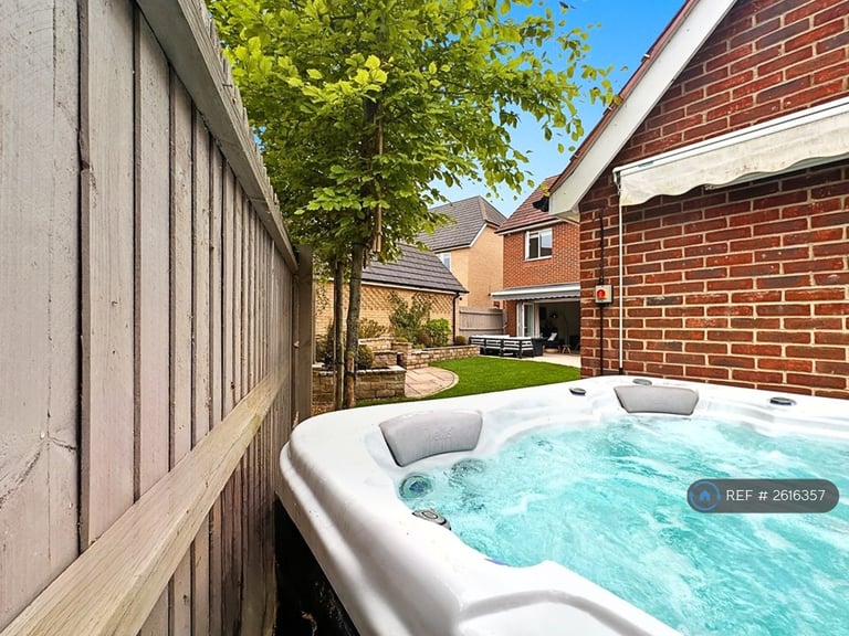 4 bedroom house in St. Edmunds Way, Cambridge, CB22 (4 bed) (#2616357)