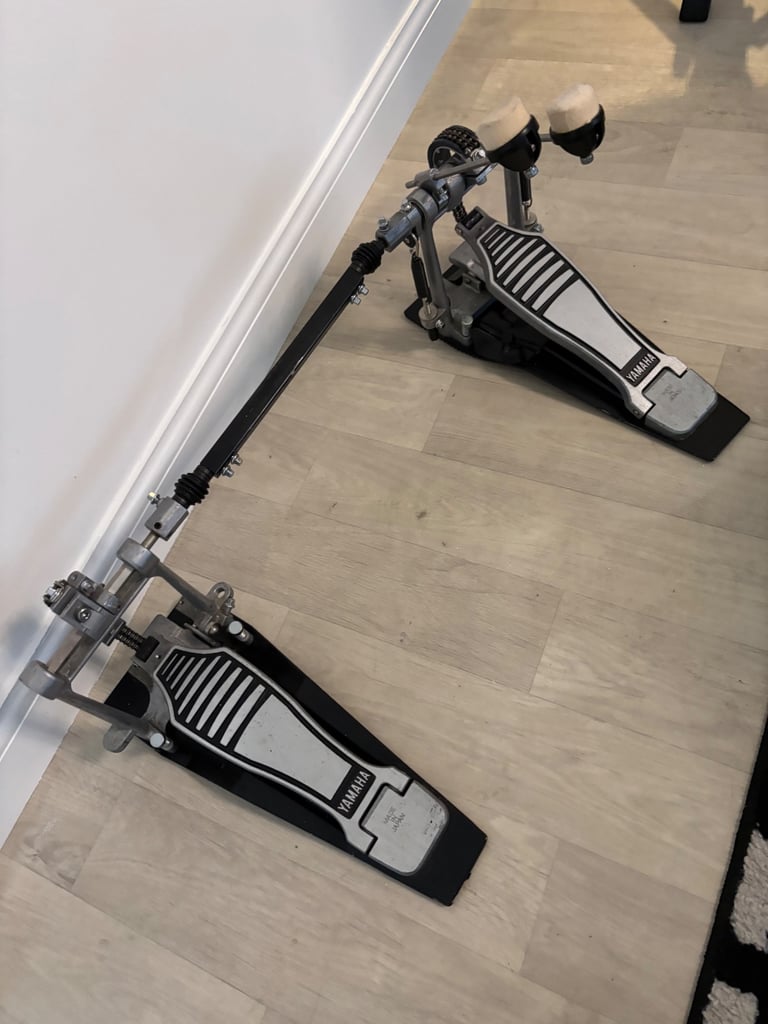 6 piece Electric Roland Drum kit plus hardware