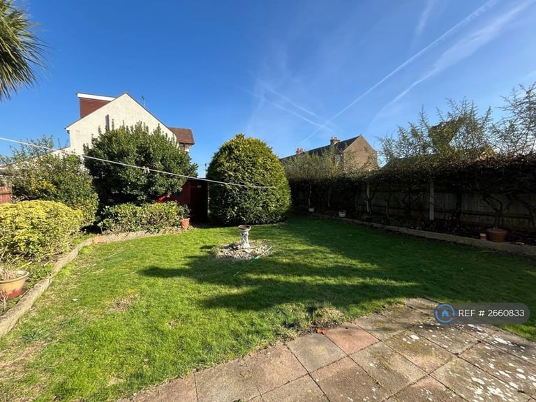 3 bedroom house in Central Avenue, Gravesend, DA12 (3 bed) (#2660833)