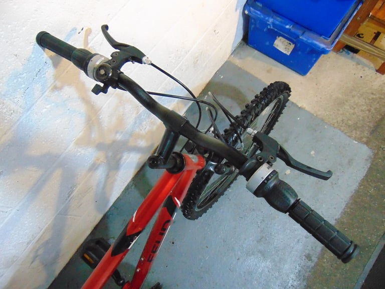 Apollo Feud (01 inch frame) Hardtail Mountain Bike (free local delivery)