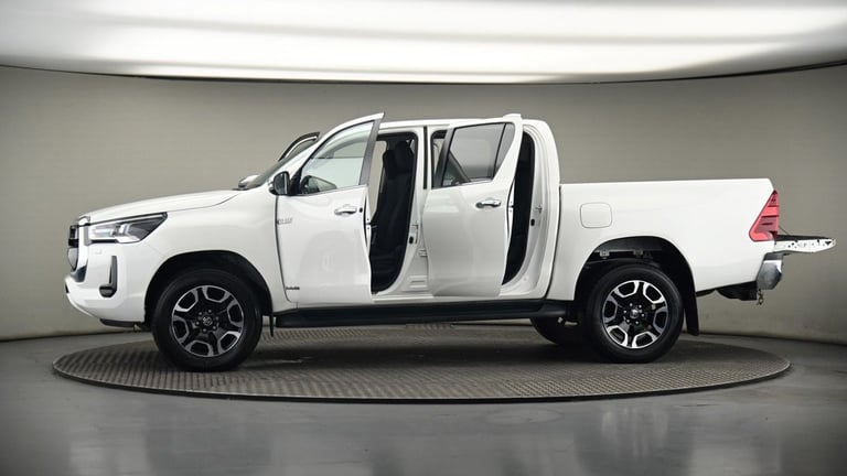 2024 Toyota Hilux 2.8 D-4D Invincible Pickup Double Cab 4dr Diesel Auto 4WD Euro 6 (s/s) (204 Pic...