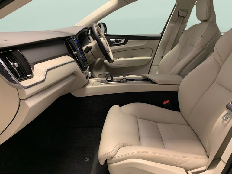 2022 Volvo XC60 2.0 B5 MHEV Plus SUV 5dr Petrol Hybrid Auto AWD Euro 6 (s/s) (250 ps) - HK  Suv H...