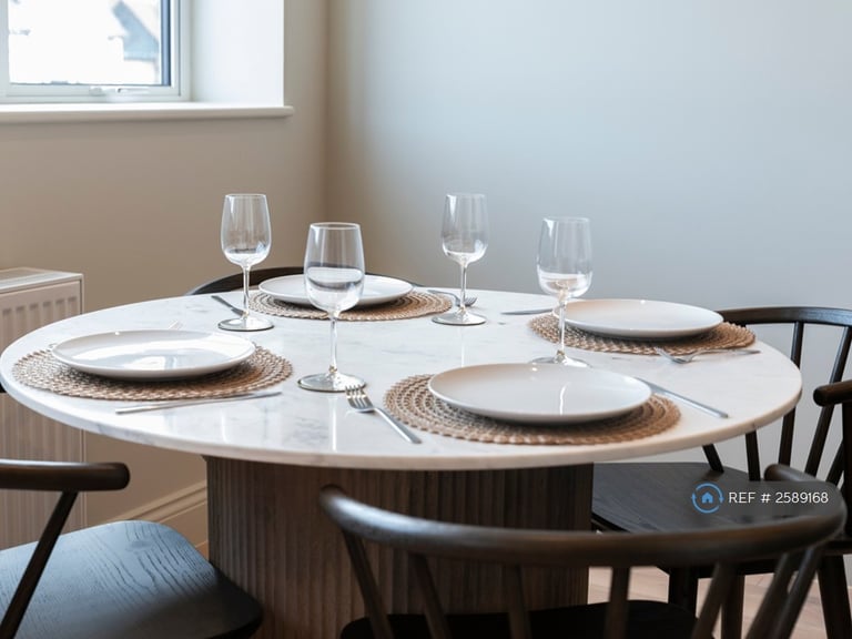 2 bedroom flat in Heath Road, London, TW1 (2 bed) (#2589168)