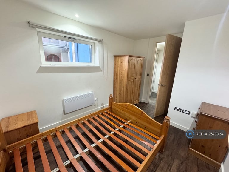 2 bedroom flat in Park View, Cardiff, CF10 (2 bed) (#2677934)