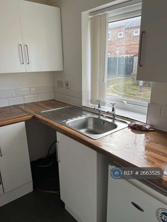 1 bedroom flat in Off Outram Street, Darlington, DL3 (1 bed) (#2663525)