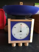 Kitchen weighing scales. 