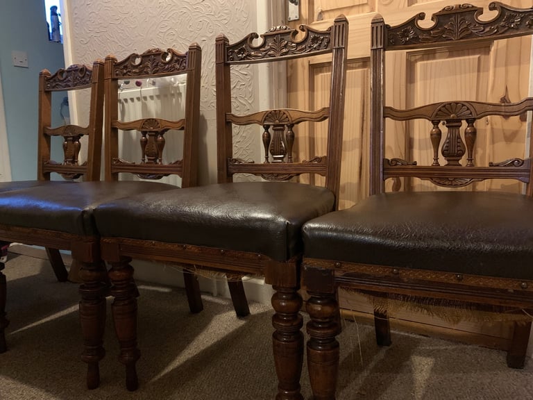 image for Set of 4 antique chairs 