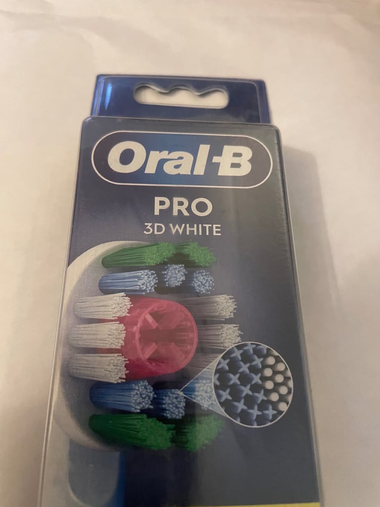 image for 3 Oral-B Pro 3D White toothbrush heads