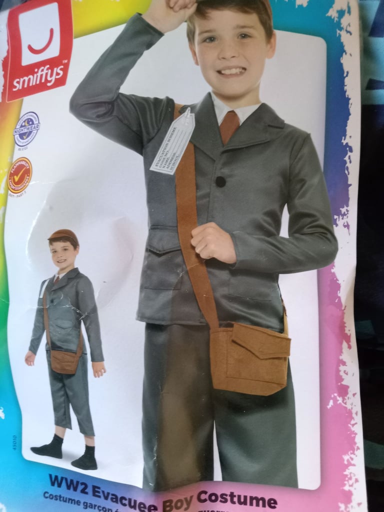Boys WW2 evacuee dress up