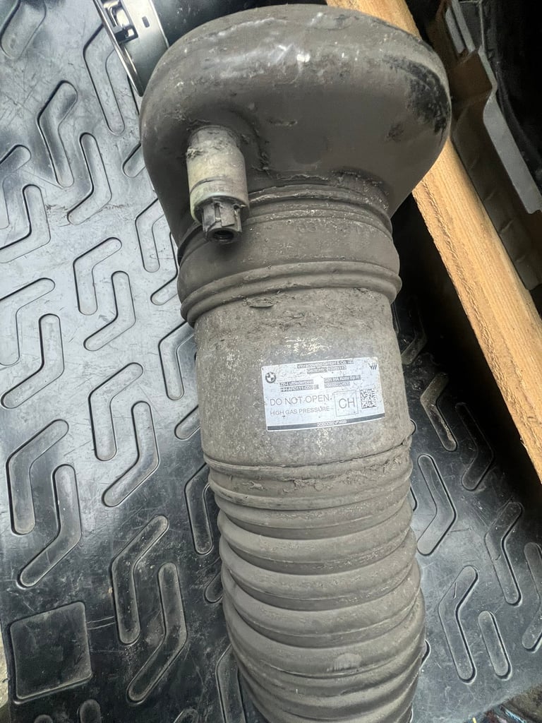 BMW 5 SERIES  2018 G31 M-SPORT driver side rear  Air SHOCK ABSORBER   