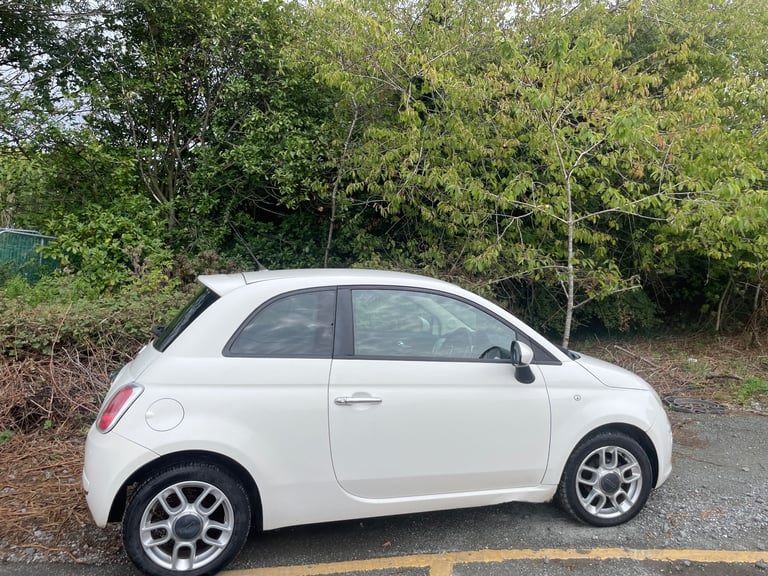 image for FIAT 500 1.2 LOUNGE S/S 10 REG WHITE 3 DOOR MOT MARCH 27TH 2026 TAX £35 SERVICE HISTORY 50+MPG