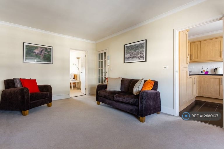 1 bedroom flat in Gloucester Road, London, SW7 (1 bed) (#2680107)
