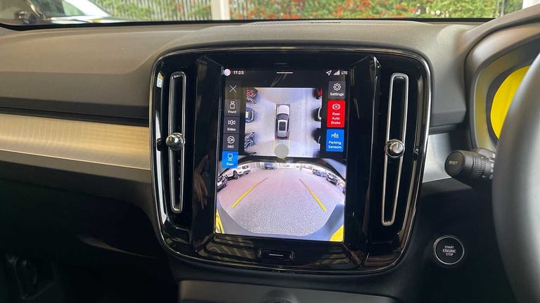 2025 Volvo XC40 2.0 B4P Ultra Black Edition 5dr Auto ESTATE PETROL Automatic