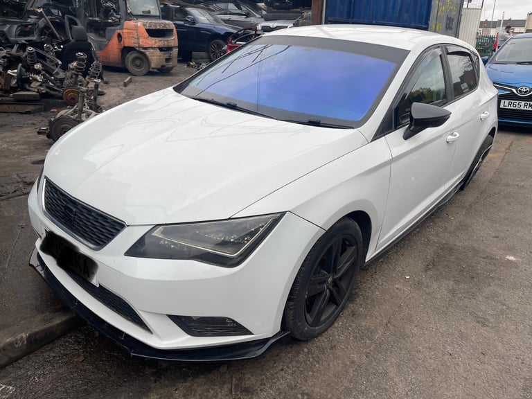 15 Seat Leon 1.6tdi CLH 5Speed White ls9r BREAKING parts