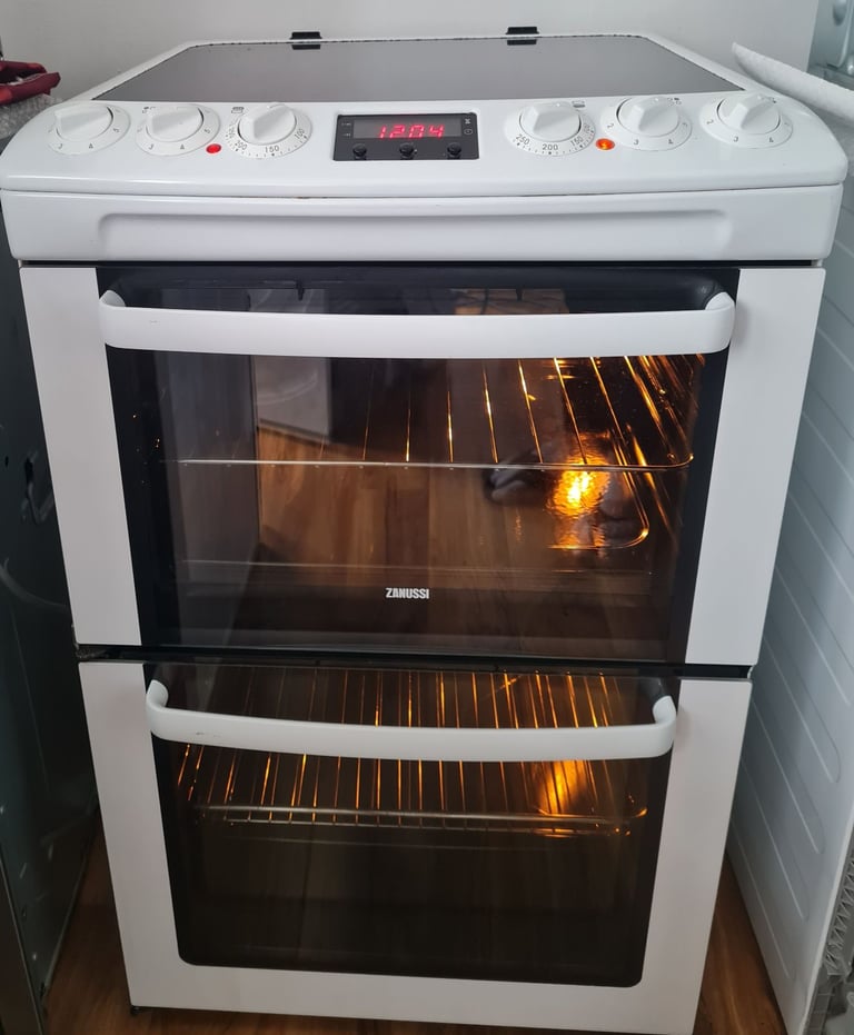 Zanussi freestanding electric cooker white 55cm 