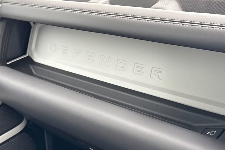 2024 Land Rover Defender 110 3.0 D300 110 X-Dynamic HSE 5dr SUV DIESEL Automatic