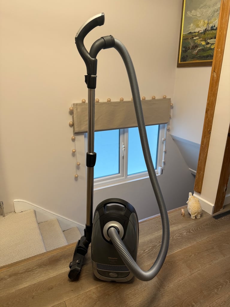image for MIELE COMPLETE C2 PURE POWERLINE VACUUM CLEANER