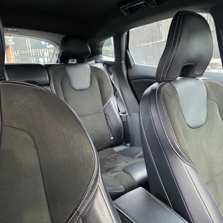 2017 Volvo V40 D2 [120] R DESIGN Nav Plus 5dr HATCHBACK Diesel Manual