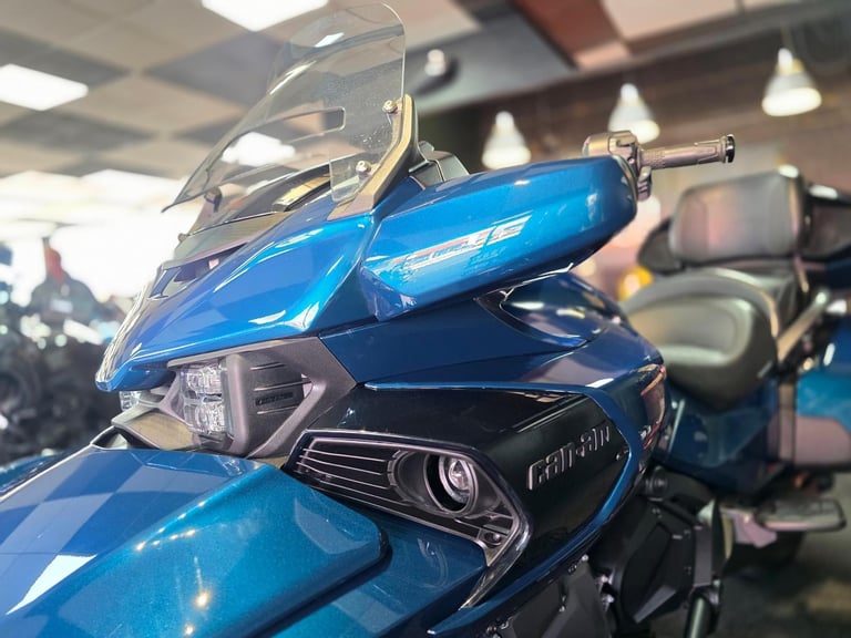 2024 CAN-AM SPYDER F3 LIMITED TRIKE 1330CC SEMI AUTO 2,200 MILE'S 