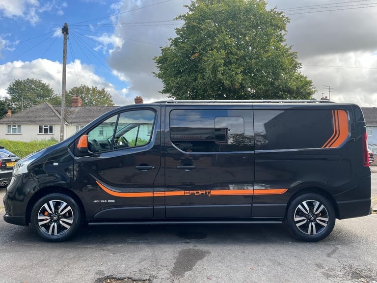 Renault Trafic LL29 ENERGY dCi 145 Sport Nav 5 Seat Crew Van DIESEL 2016/66