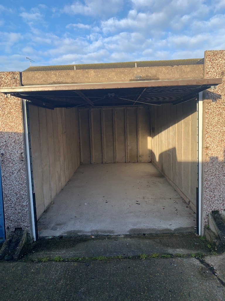 Garage/Parking/Storage to rent Clyde (r/o 26 Ashlands Court) East