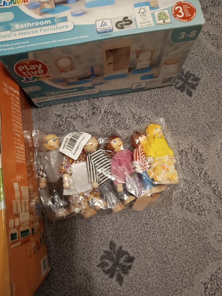 Brand new wooden doll house with furniture and dolls 