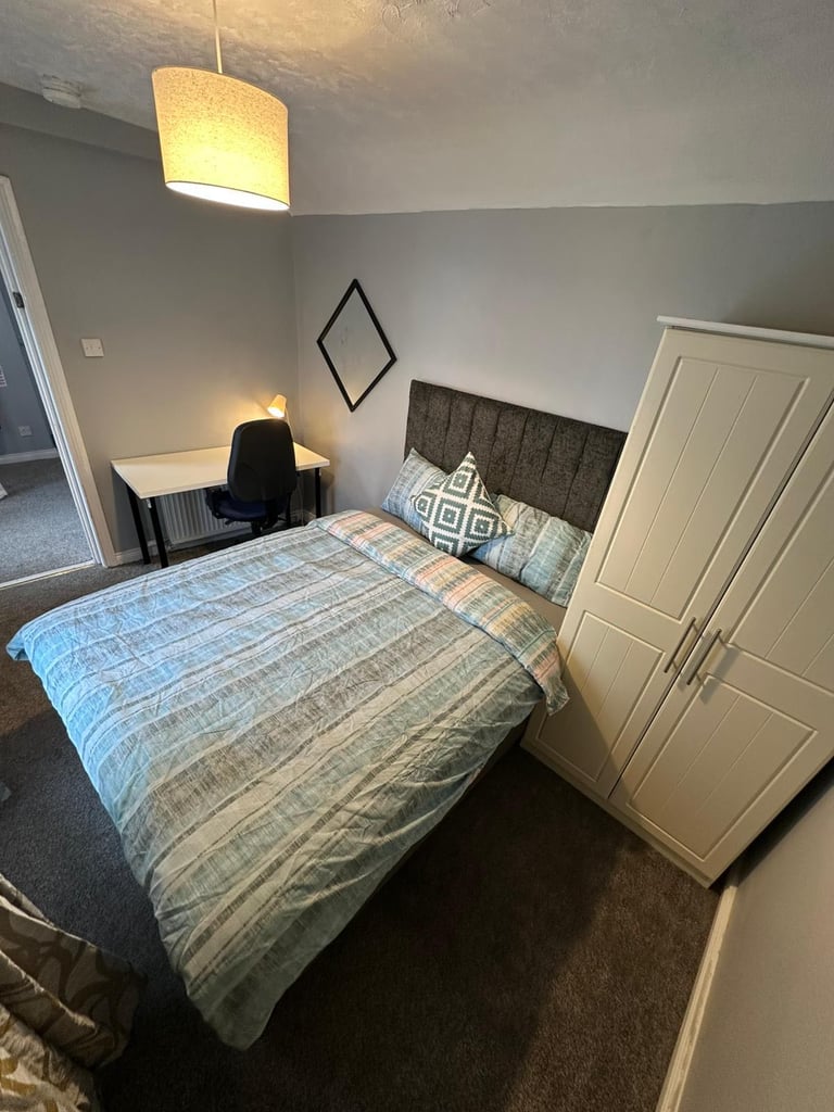 AVAILABLE IMMEDIATELY FURNISHED ROOMS DONEGAL ROAD