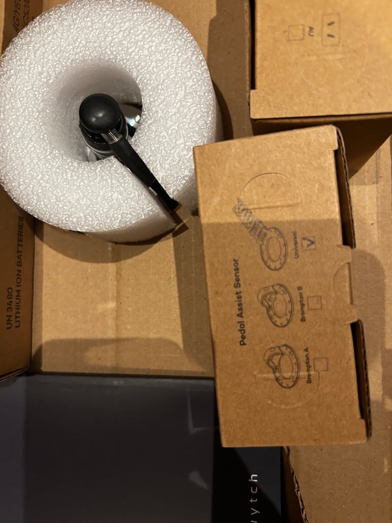 Brand new Swytch electric bike conversion kit with accessories