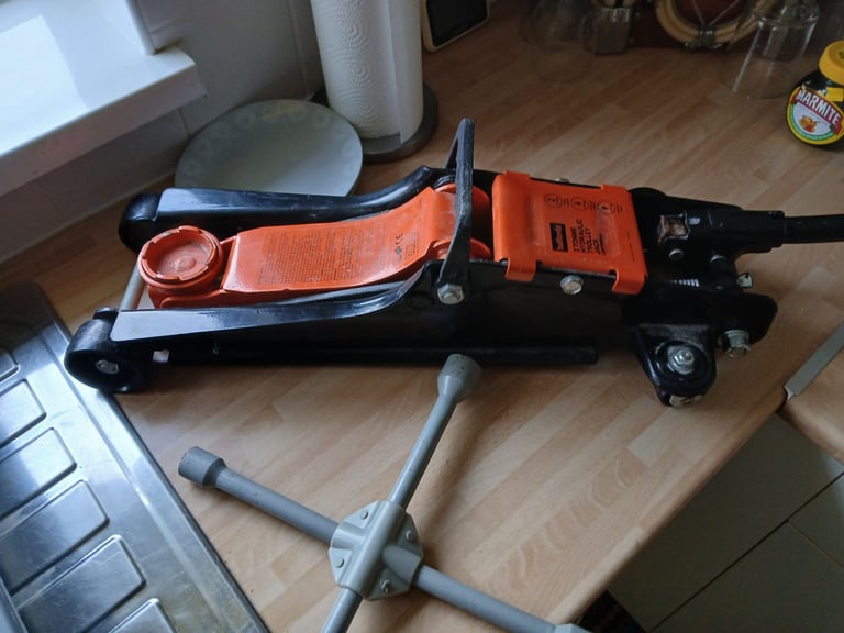 image for Alfords low profile 2 tonne trolly jack