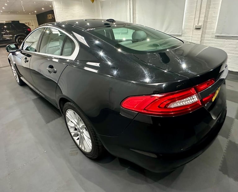 2012 Jaguar XF 2.2d Luxury 4dr Auto SALOON DIESEL Automatic