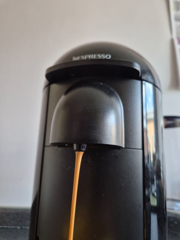 Nespresso VertuoPlus GCB2 Coffee Maker in black - works fine