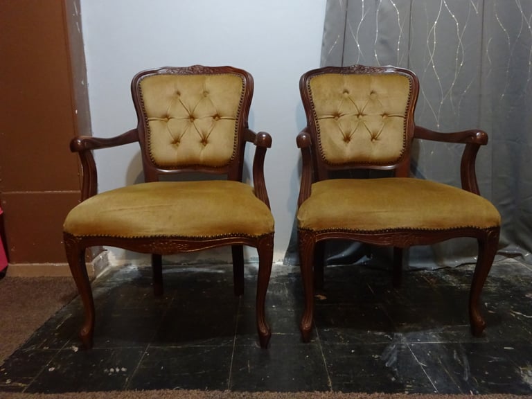 Antique dining deals chairs gumtree