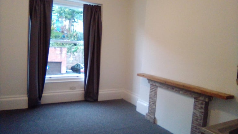 Cotham Redland 1st floor front studio / Bedsit, shared WC and Bath £685pm