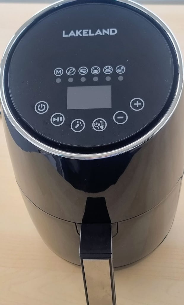 Lakeland Black Digital Compact Air Fryer 2L  ONLY USED A FEW TIMES looks NEW ONLY £25