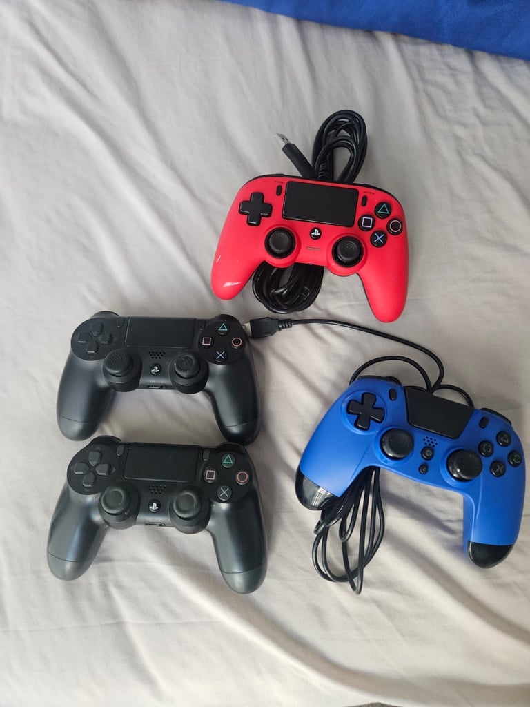 image for PS4 controllers bundle x 4 