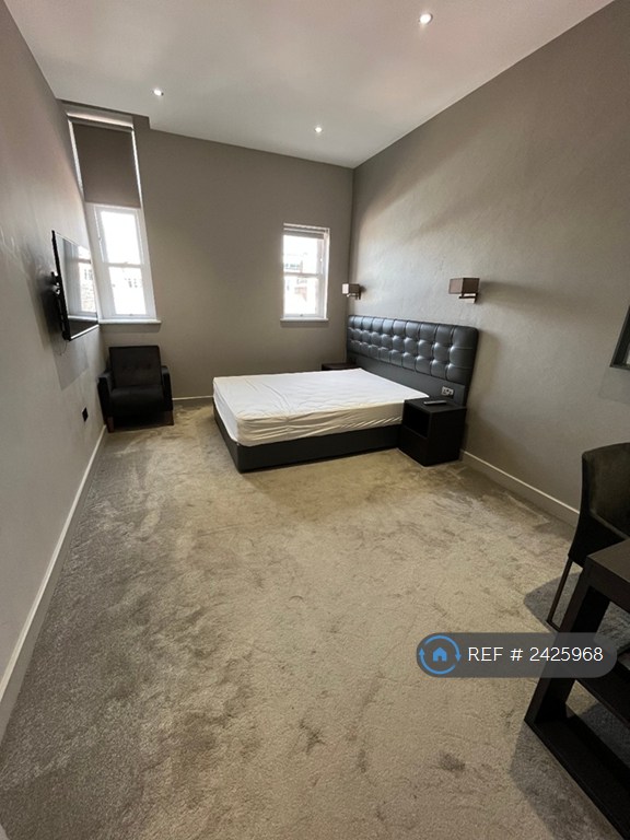 2 bedroom flat in Trafalgar House, Leeds, LS1 (2 bed) (#2425968)