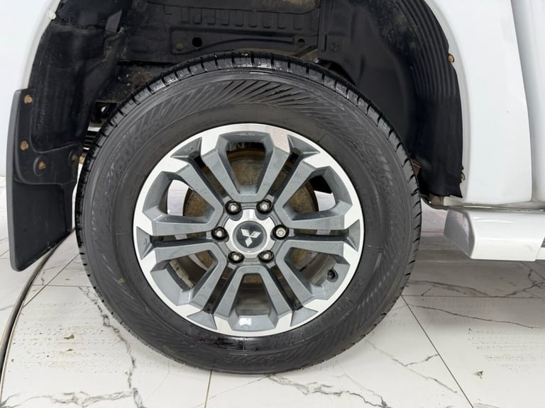 2020 Mitsubishi L200 2.2 DI-D DC Warrior Pickup Double Cab 4dr Diesel Manual 4WD Euro 6 (s/s) (1 ...